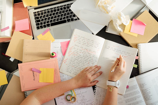Journaling prompts: 20 inspirerende schrijfoefeningen voor beginners